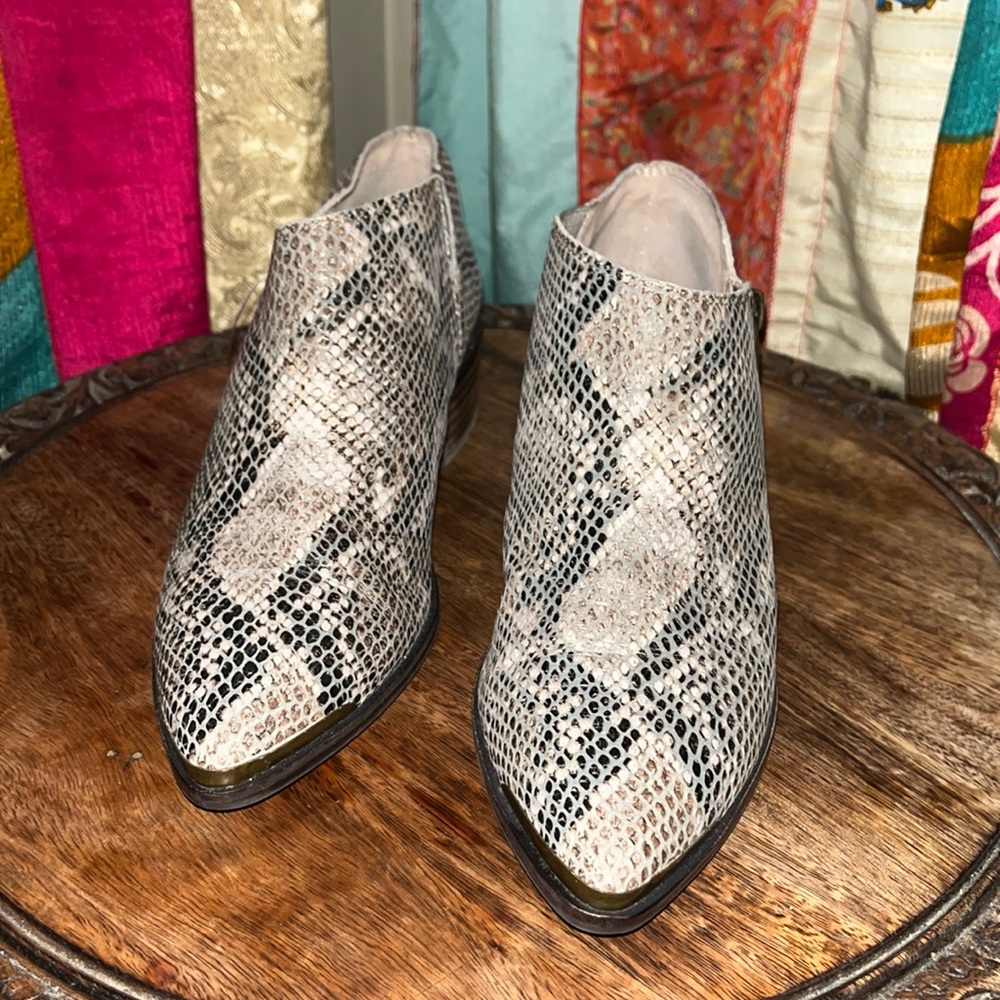 NWT Snakeskin Lucky Booties Size 8